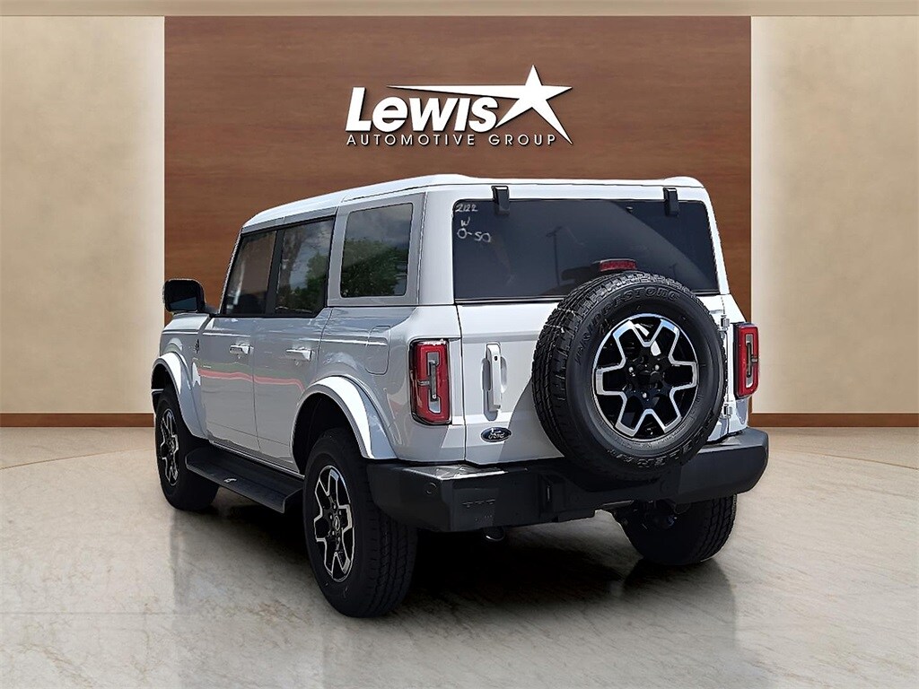 2025 Ford Bronco Outer Banks photo 4