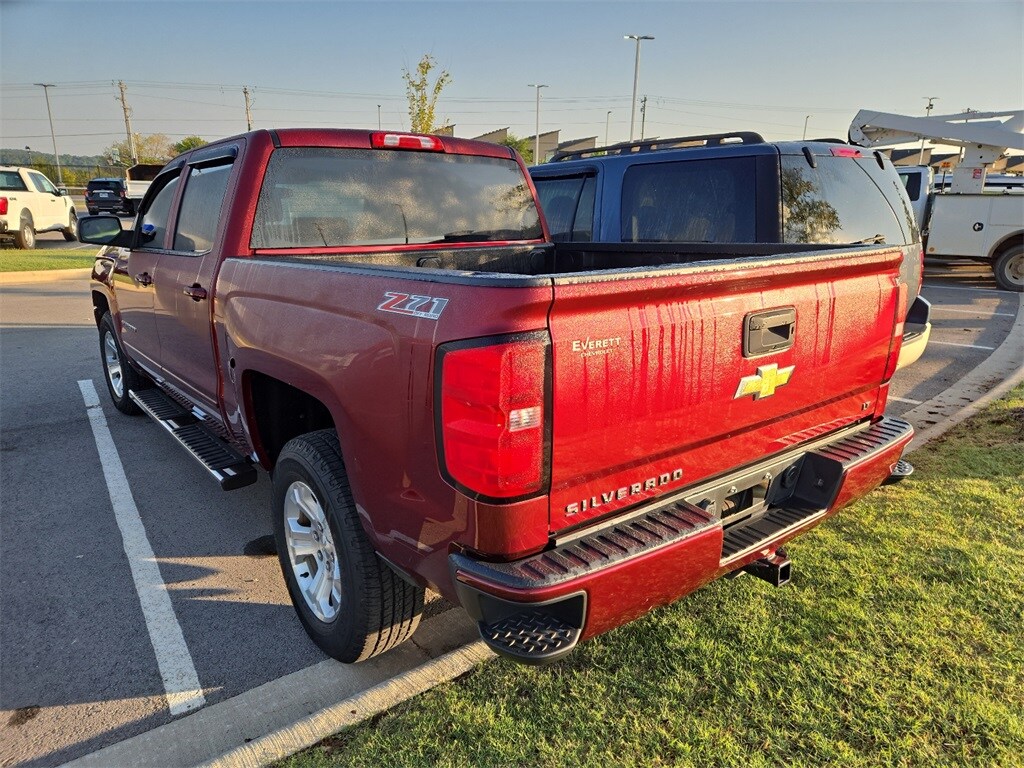 2017 Chevrolet Silverado 1500 LT photo 3