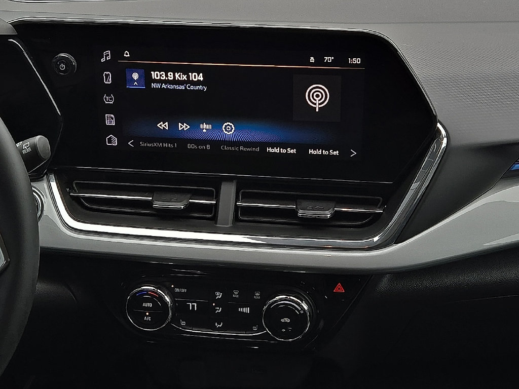 2025 Chevrolet Trax LT - Photo 11
