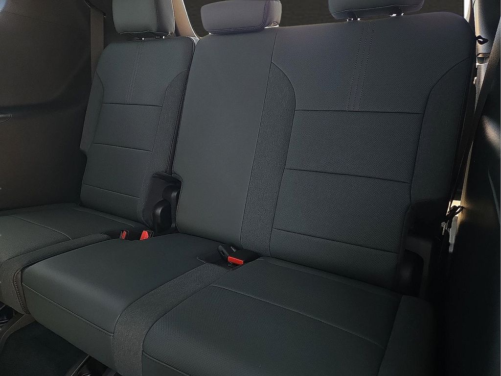2024 GMC Acadia AT4 - Photo 9