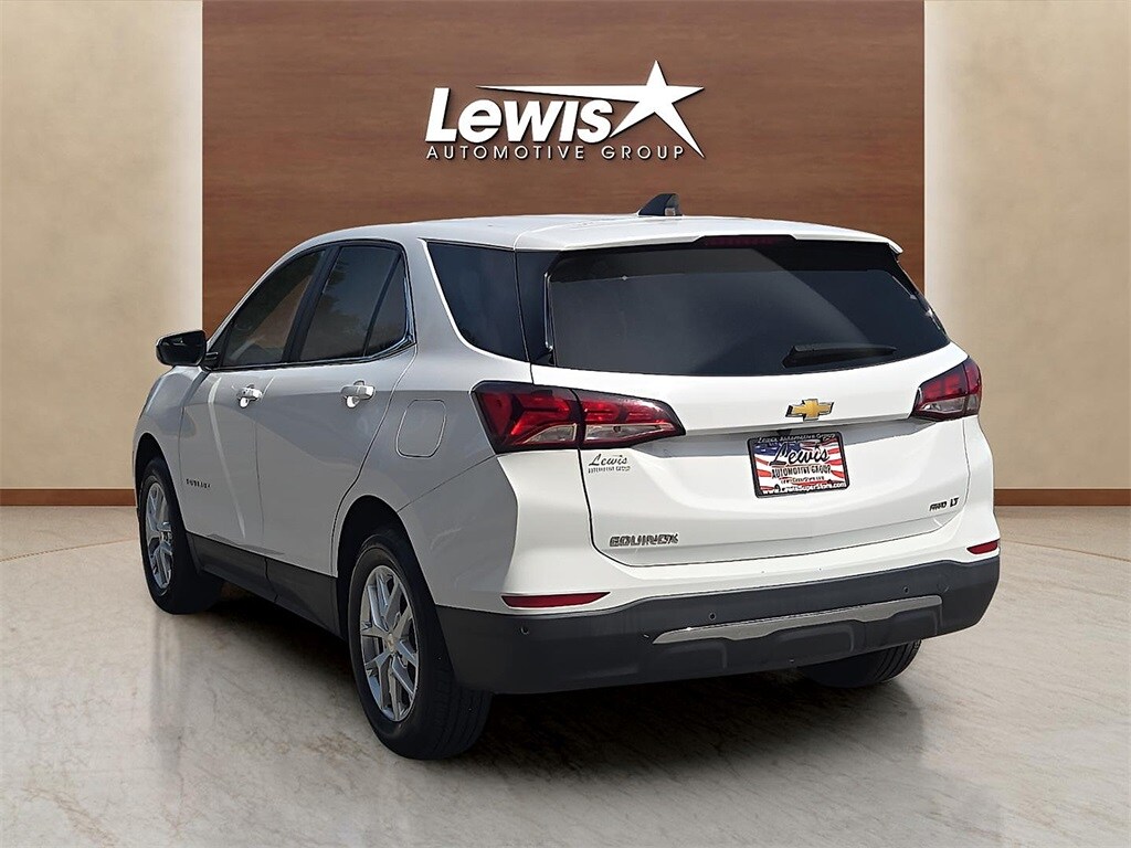 2024 Chevrolet Equinox LT photo 3