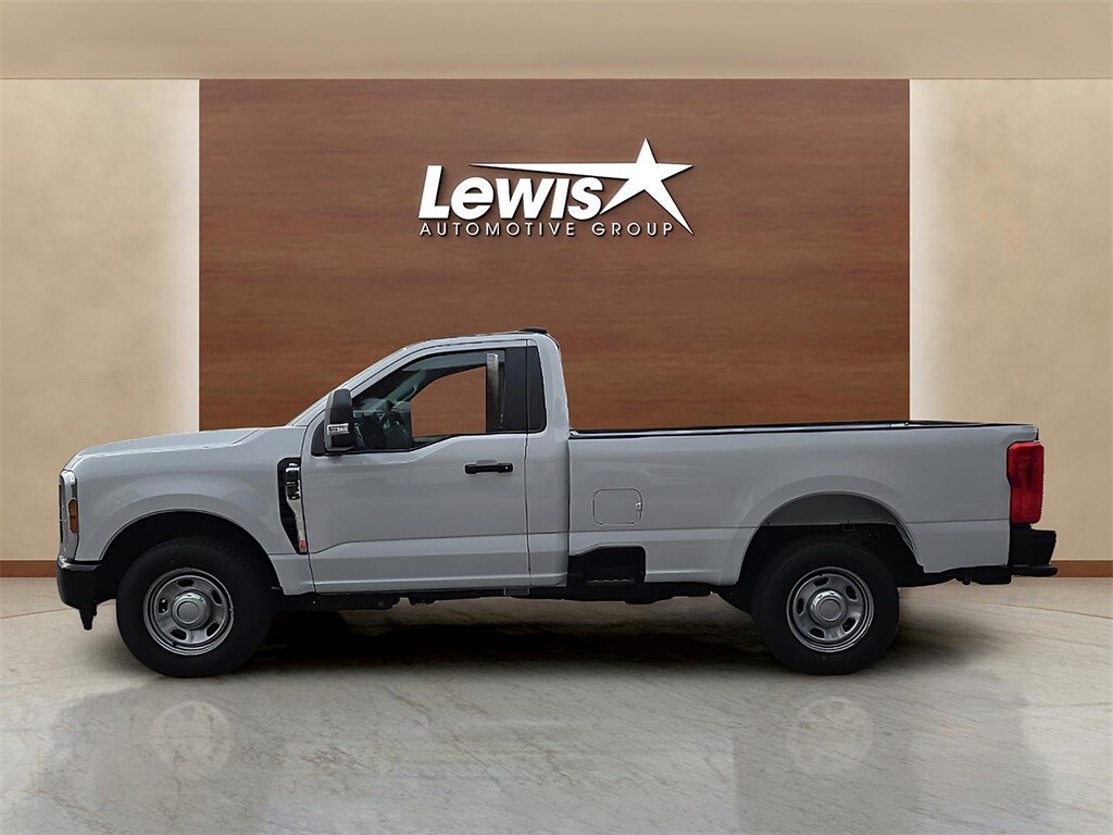 2025 Ford F-350 photo 3