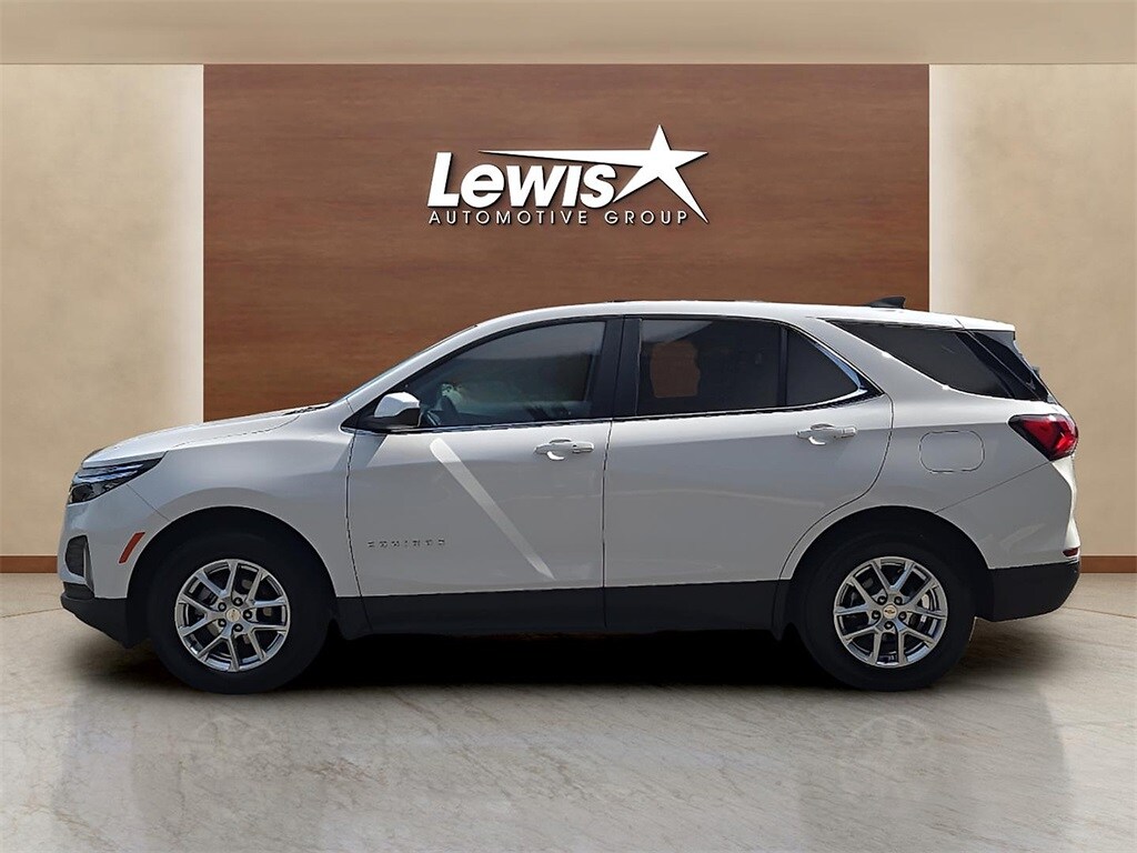 2024 Chevrolet Equinox LT photo 2