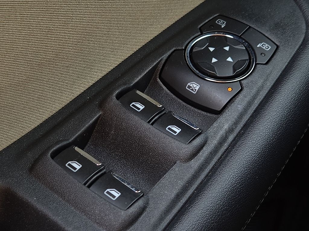 2019 Ford Edge SE - Photo 16