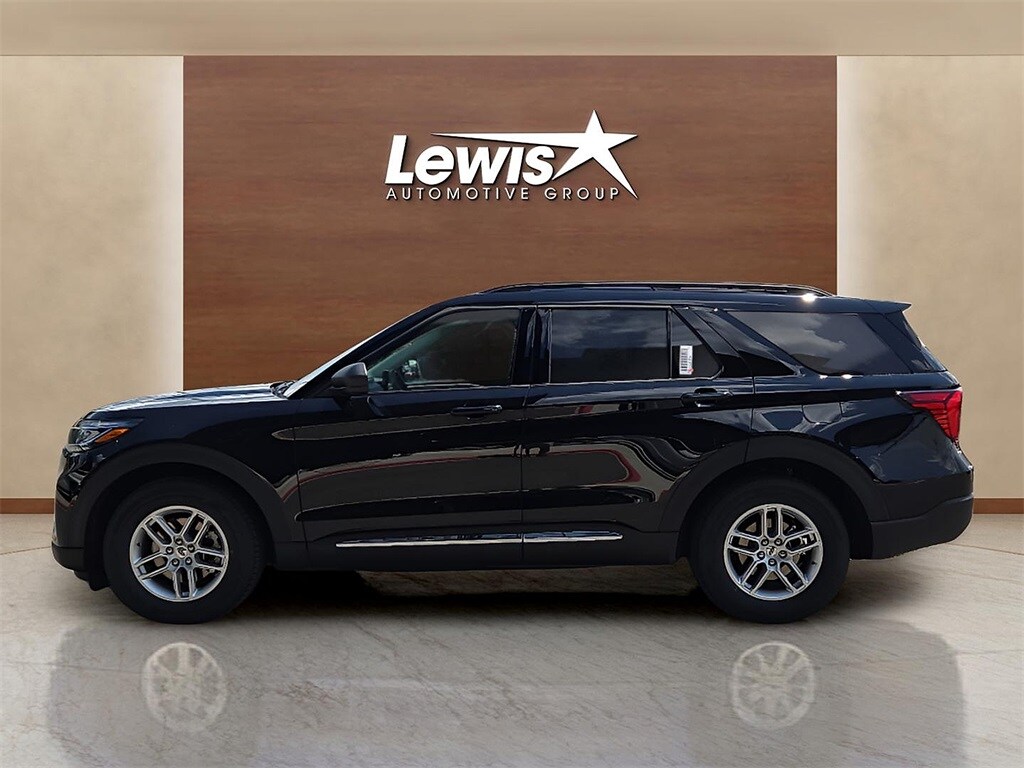 2025 Ford Explorer photo 2