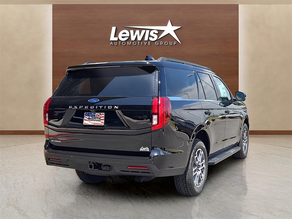 2025 Ford Expedition photo 4