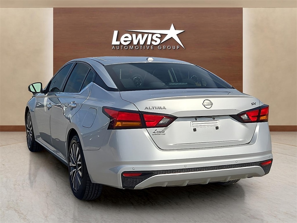 Used 2024 Nissan Altima 2.5 SV Sedan