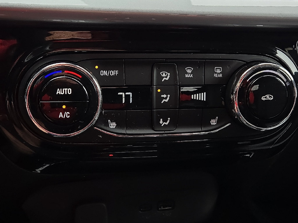 2025 Chevrolet Trax LT - Photo 14