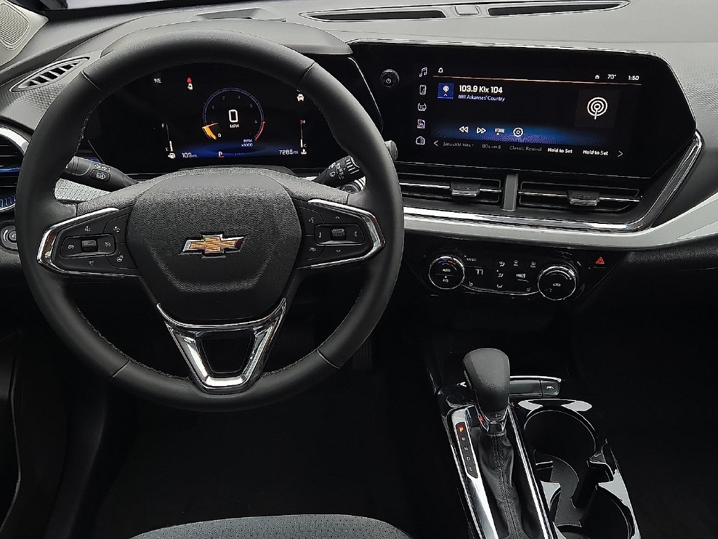2025 Chevrolet Trax LT - Photo 10