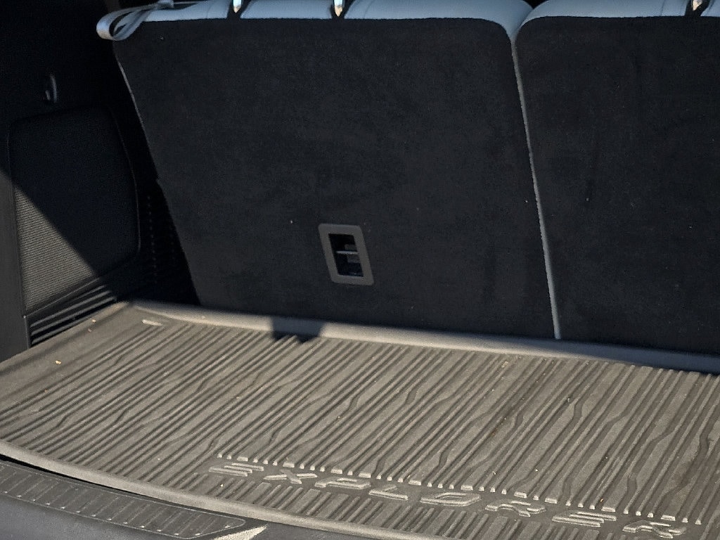 2025 Ford Explorer Platinum - Photo 8