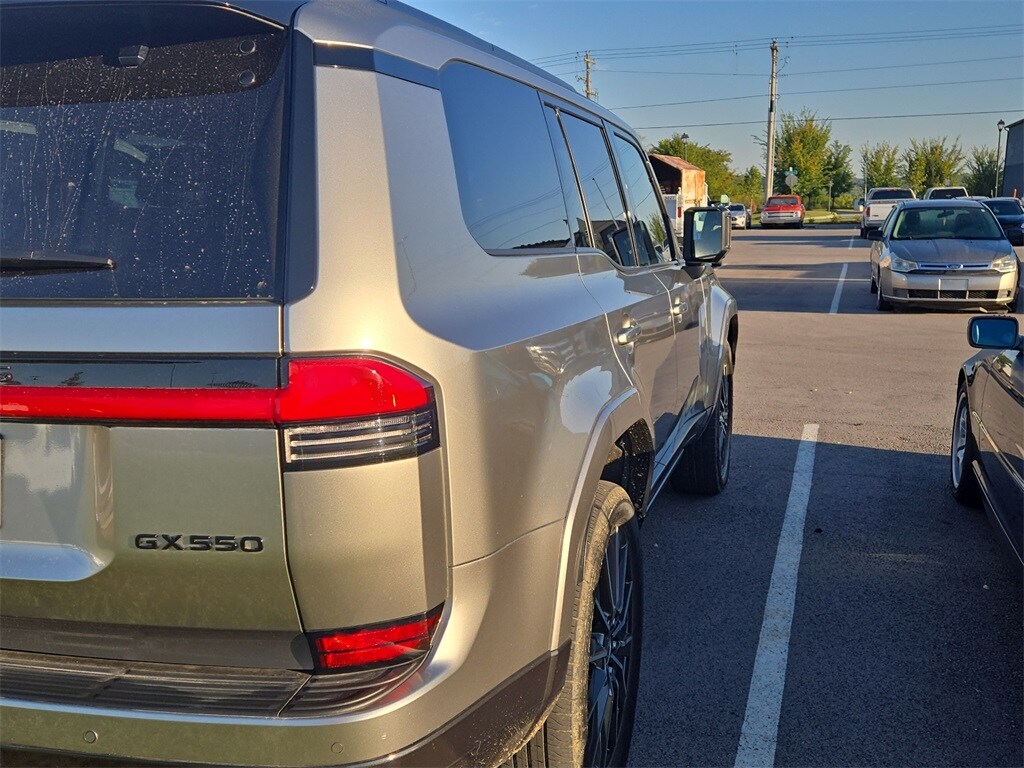 2024 Lexus GX 550 Luxury photo 3