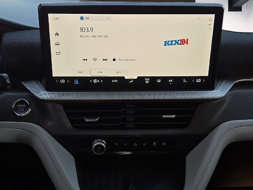 2025 Ford Explorer Platinum - Photo 13