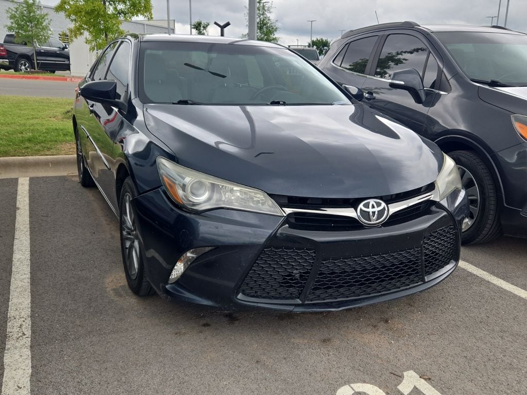 Used 2017 Toyota Camry SE Sedan