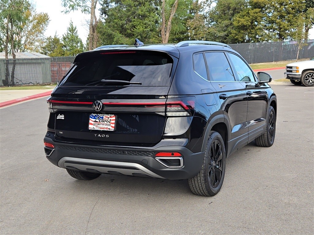 2025 Volkswagen Taos SE photo 4