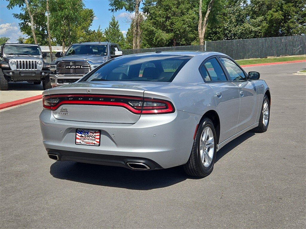 2022 Dodge Charger SXT photo 3