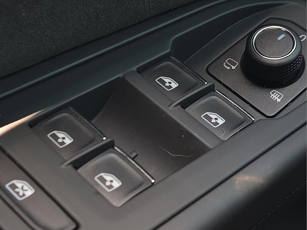 2025 Volkswagen Golf GTI SE - Photo 16