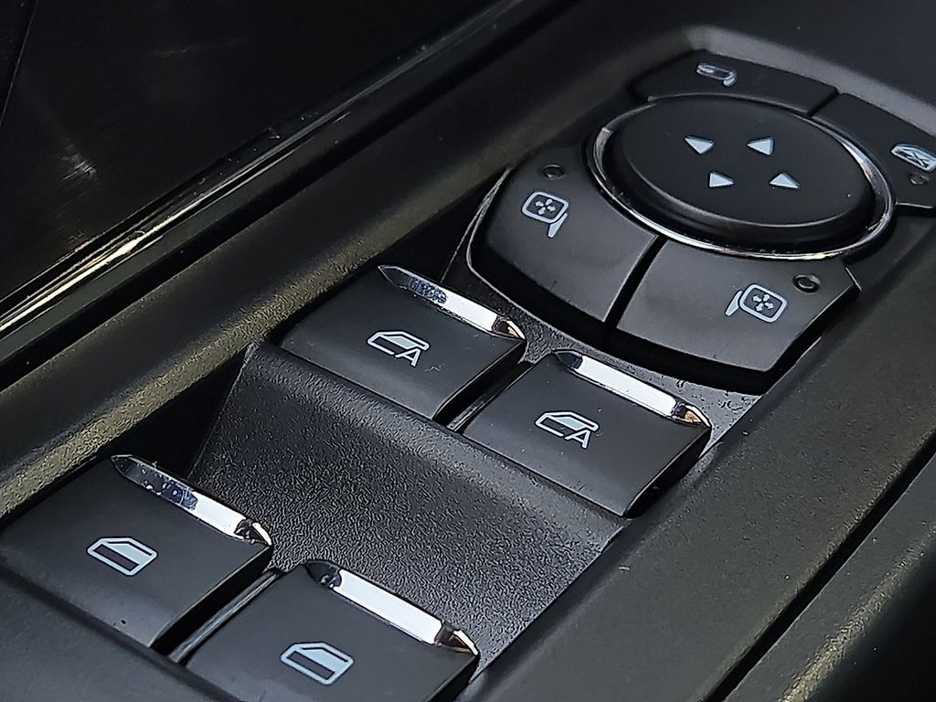 2025 Ford F-150 Lariat - Photo 17