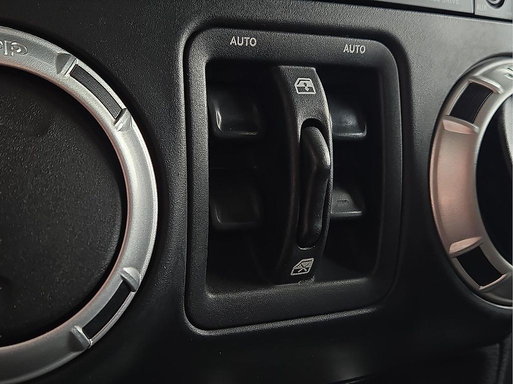2013 Jeep Wrangler Unlimited Sahara - Photo 15