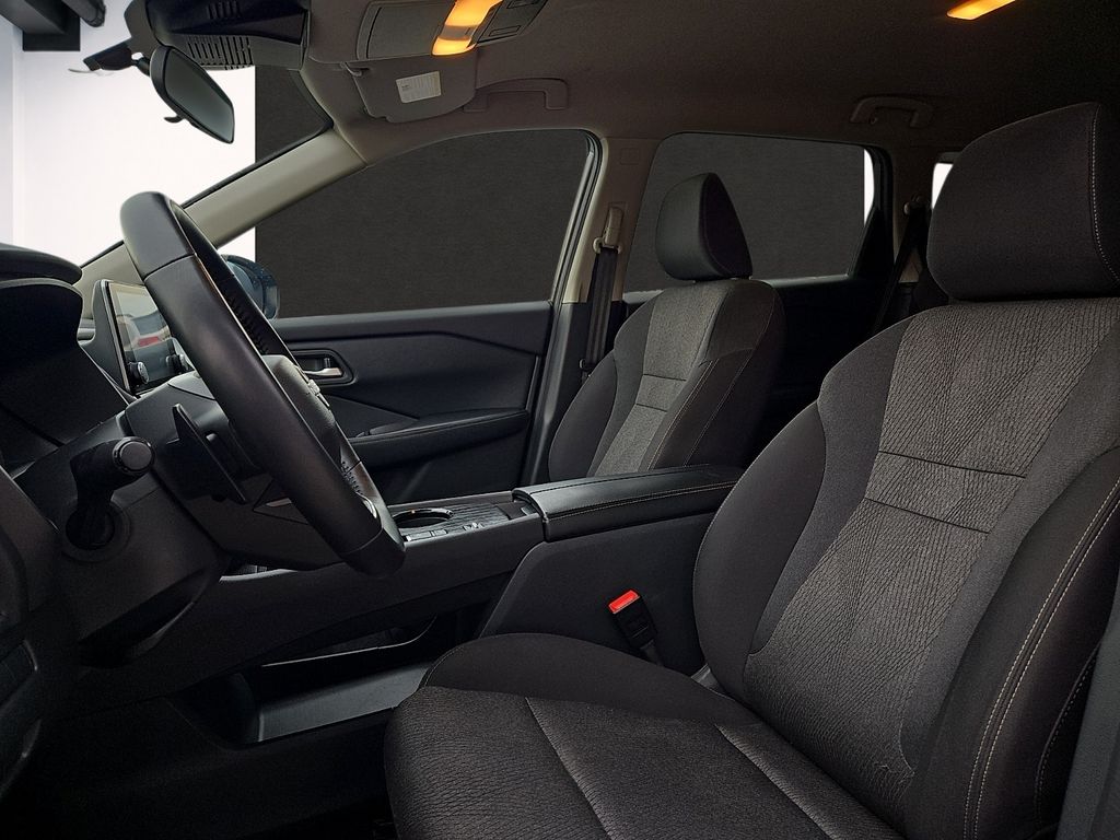 2025 Nissan Rogue SV - Photo 12