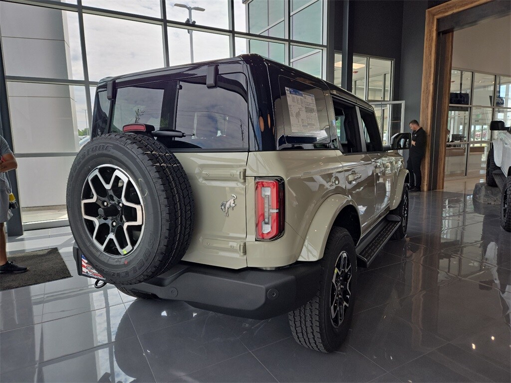 2025 Ford Bronco Outer Banks photo 4