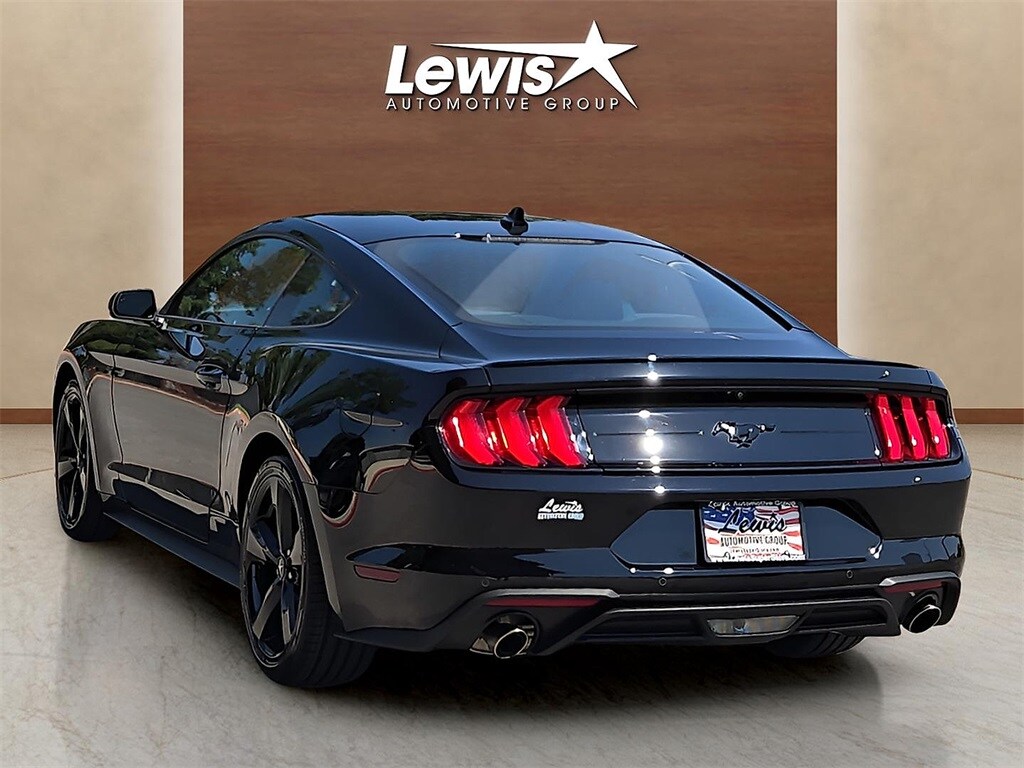 2022 Ford Mustang EcoBoost photo 3