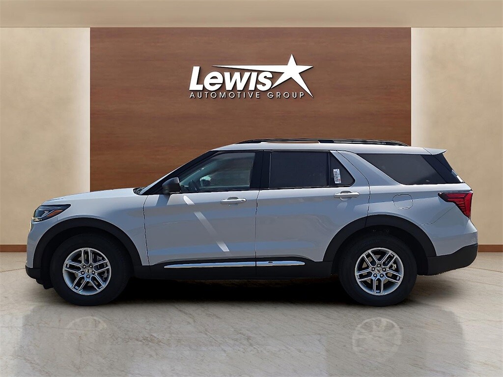 2025 Ford Explorer photo 2