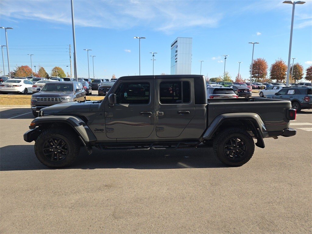 2022 Jeep Gladiator Altitude photo 2