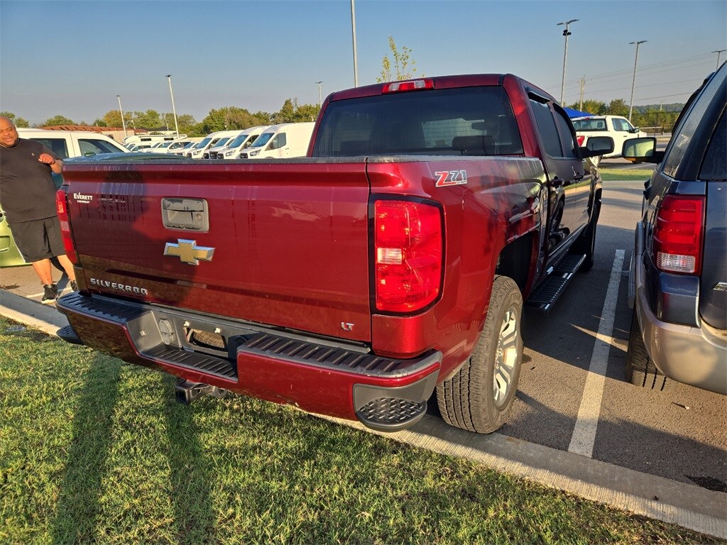 2017 Chevrolet Silverado 1500 LT photo 4