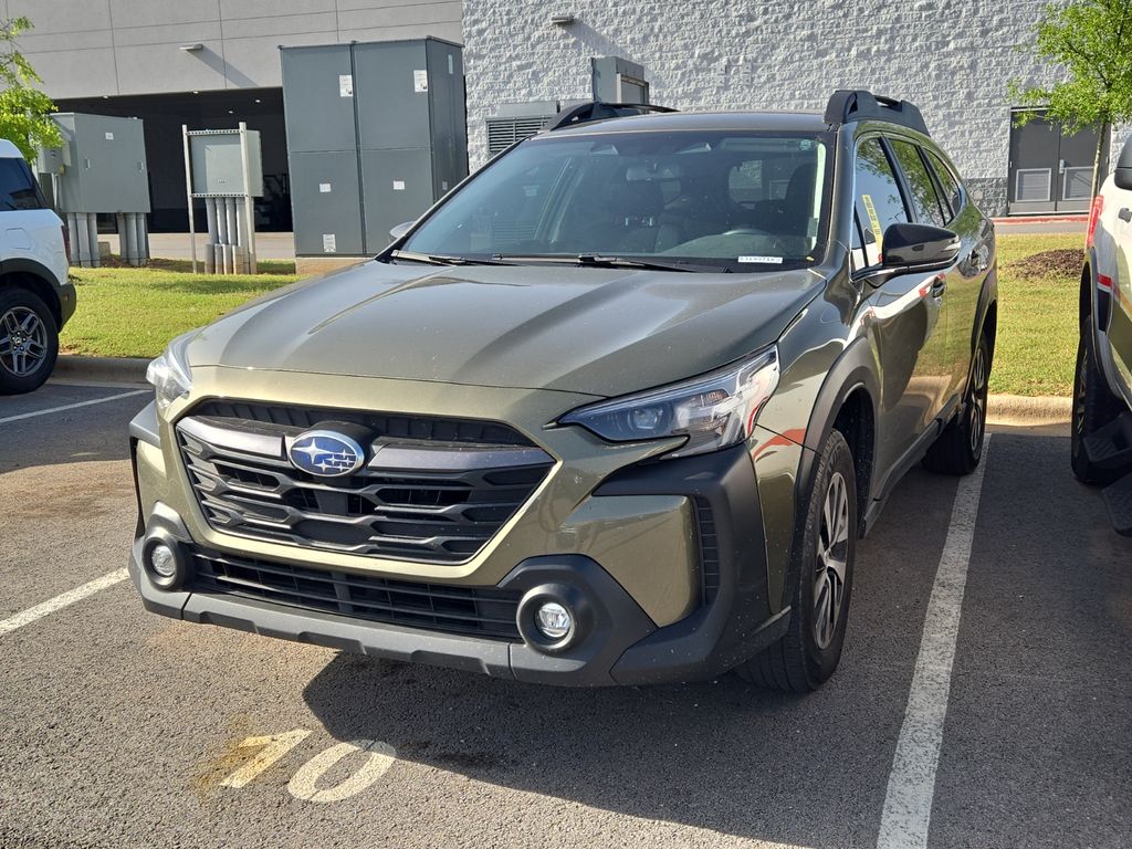2025 Subaru Outback Premium's photo