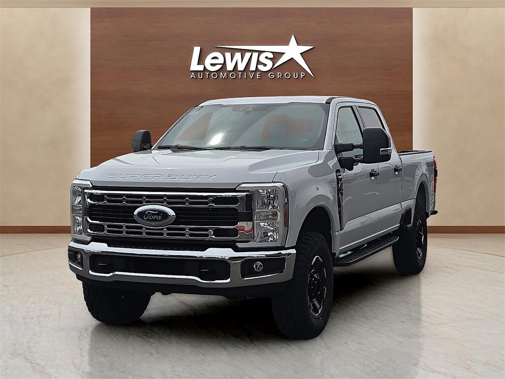 2025 Ford F-250 photo 2