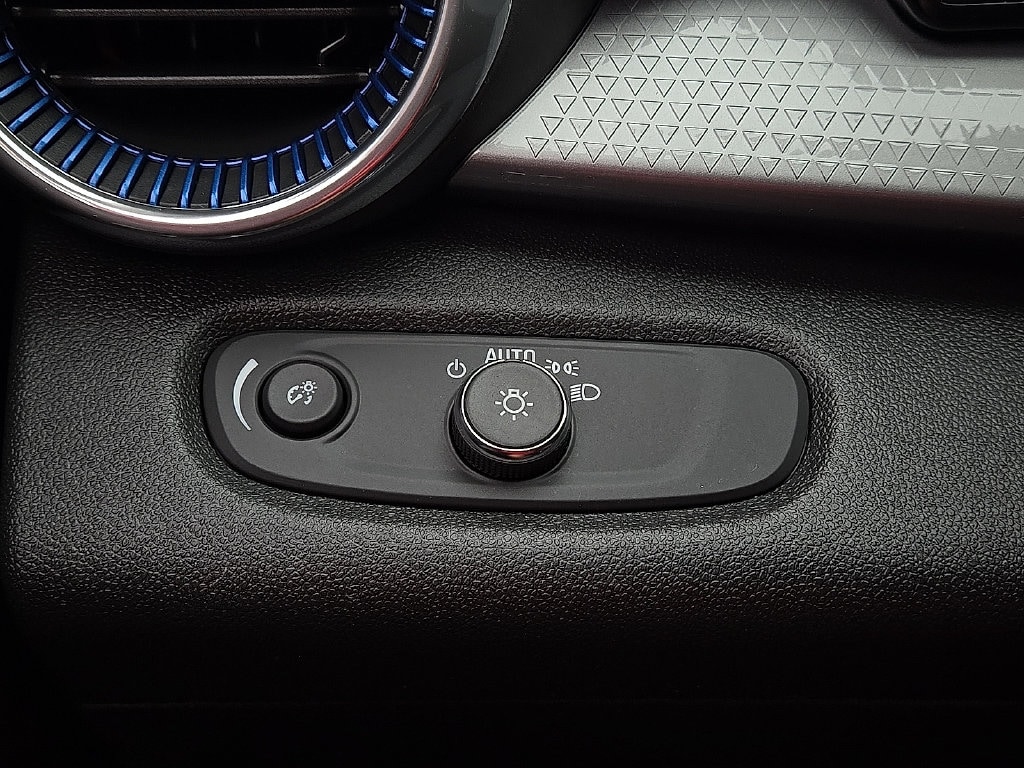 2025 Chevrolet Trax LT - Photo 16
