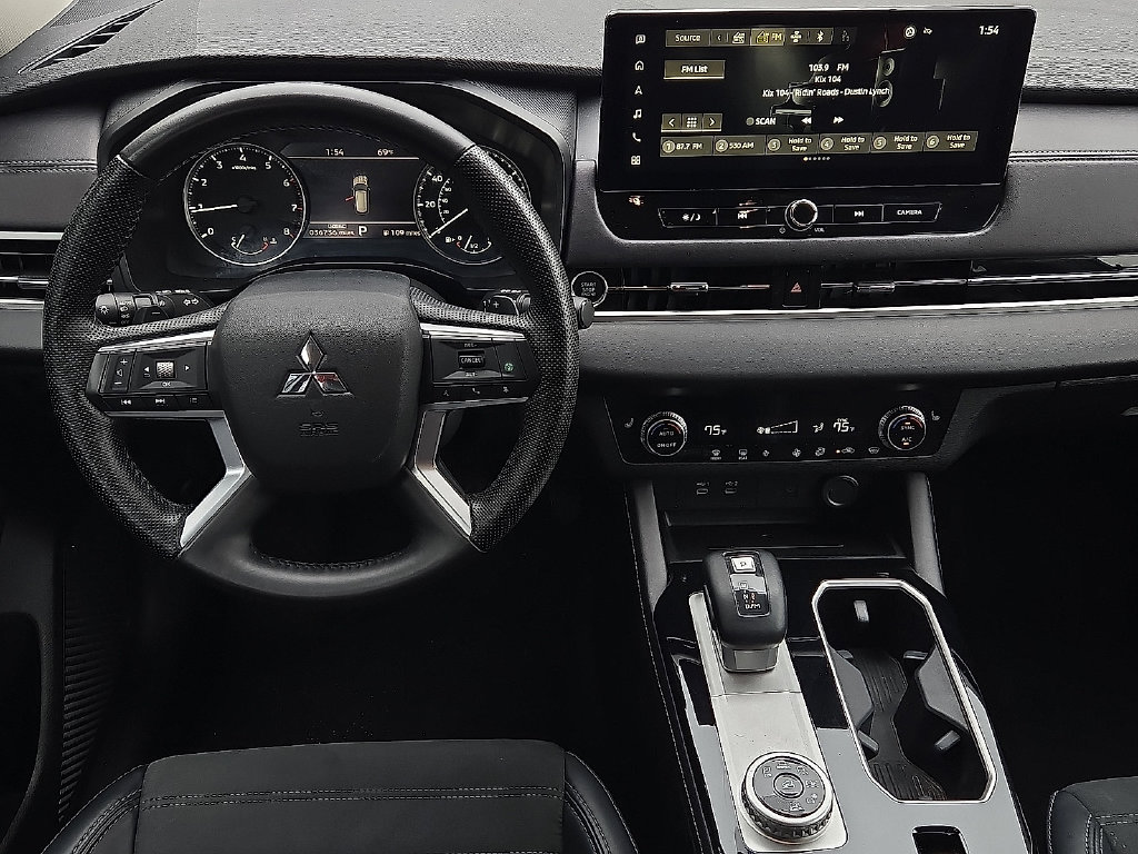 2025 Mitsubishi Outlander SE - Photo 10