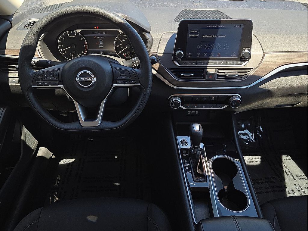 2024 Nissan Altima SV - Photo 10