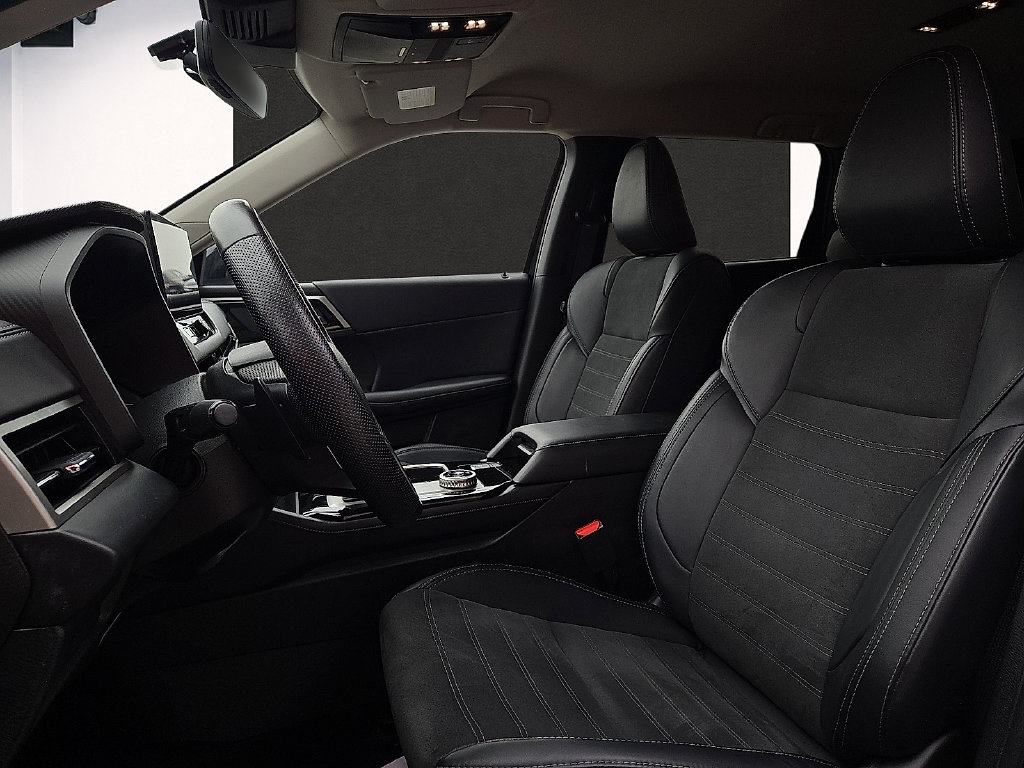 2025 Mitsubishi Outlander SE - Photo 12