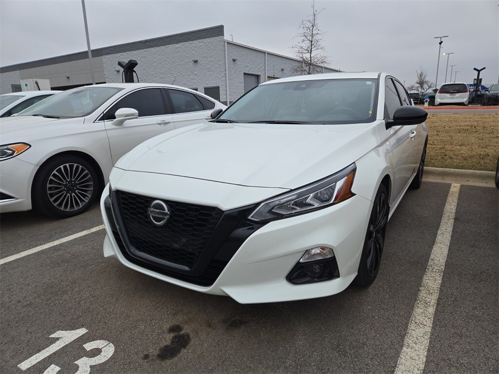 Used 2022 Nissan Altima 2.5 SR Sedan