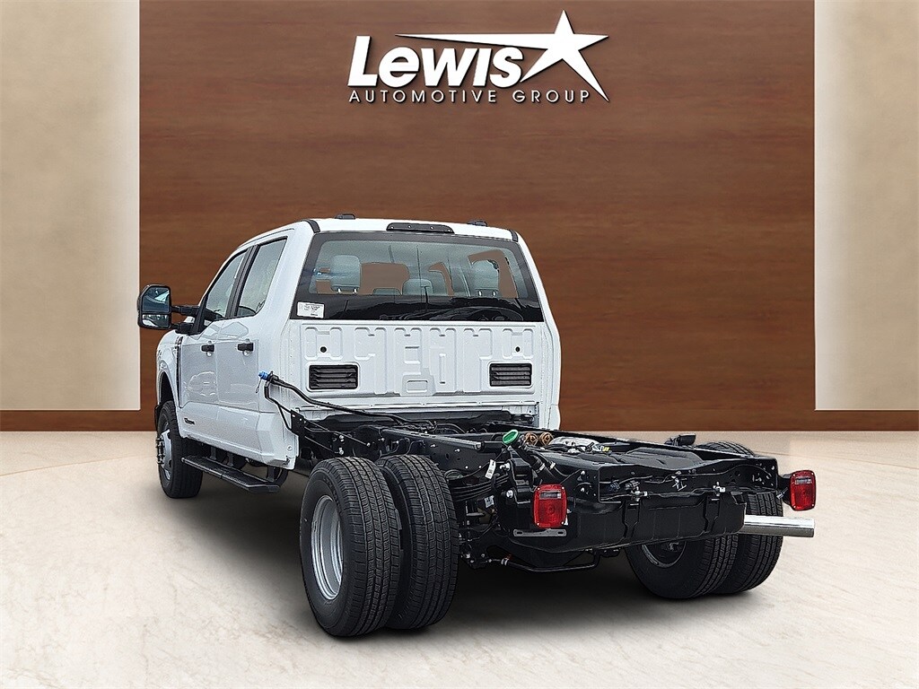 2026 Ford F-350 photo 3