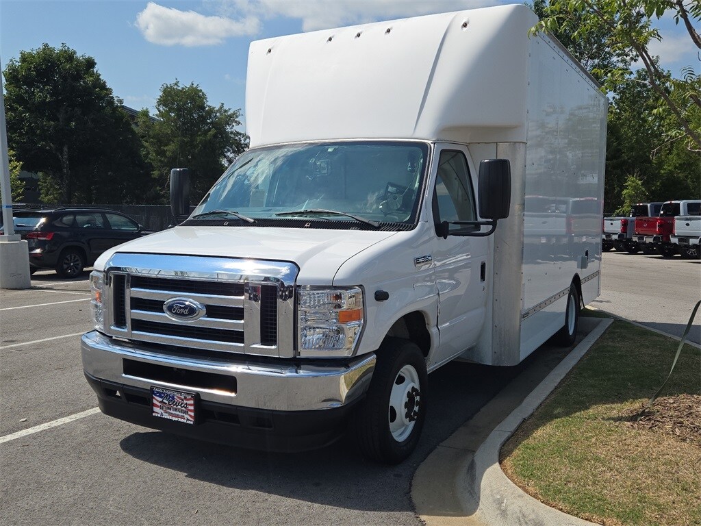 2022 Ford E-350 photo 2