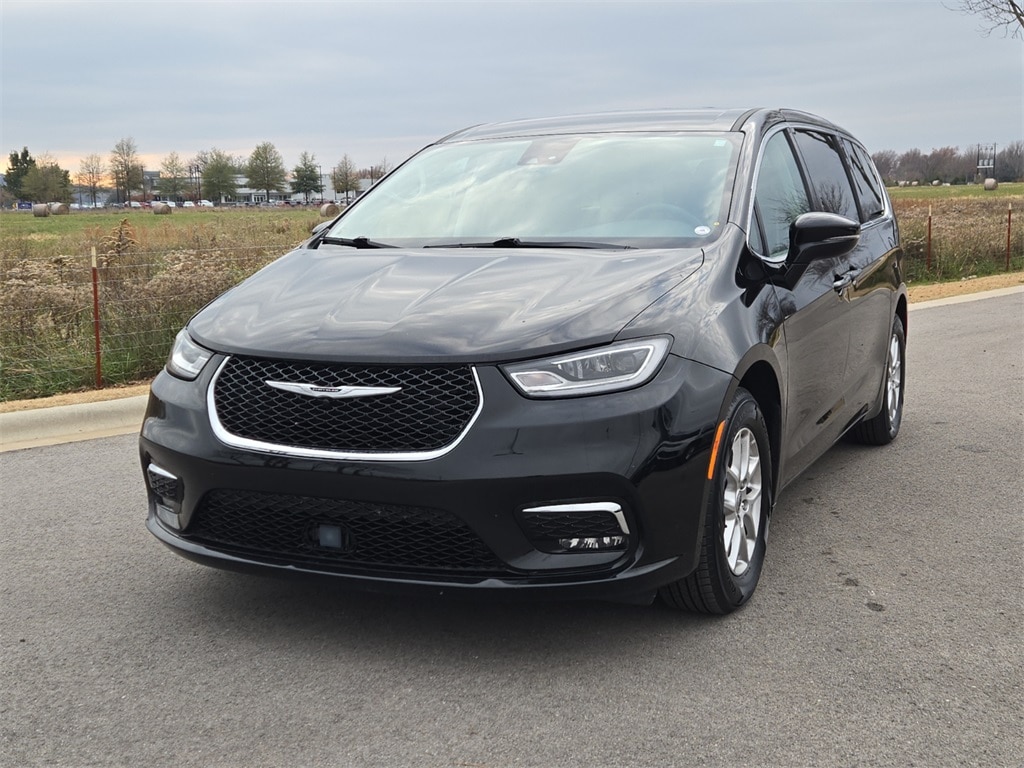 2024 Chrysler Pacifica Touring L's photo