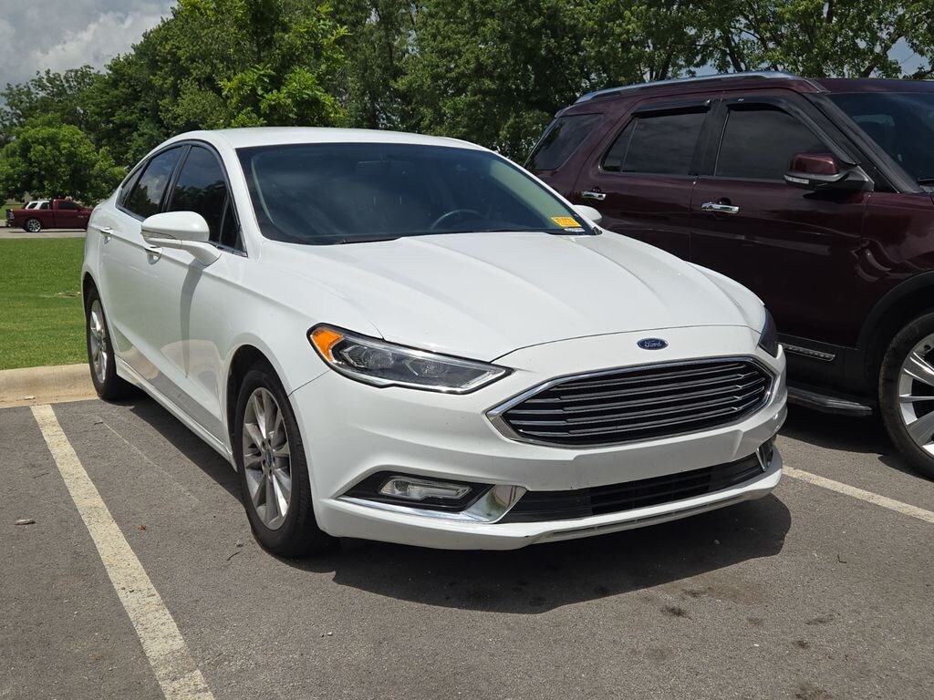 Used 2017 Ford Fusion SE Sedan