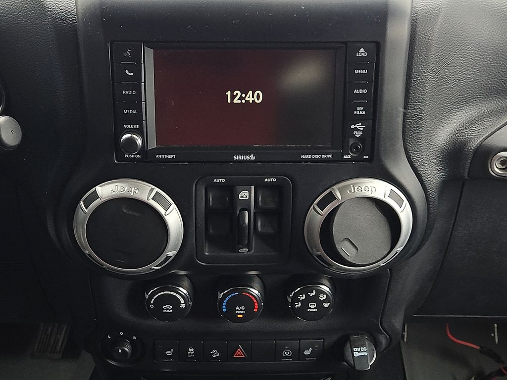 2013 Jeep Wrangler Unlimited Sahara - Photo 11