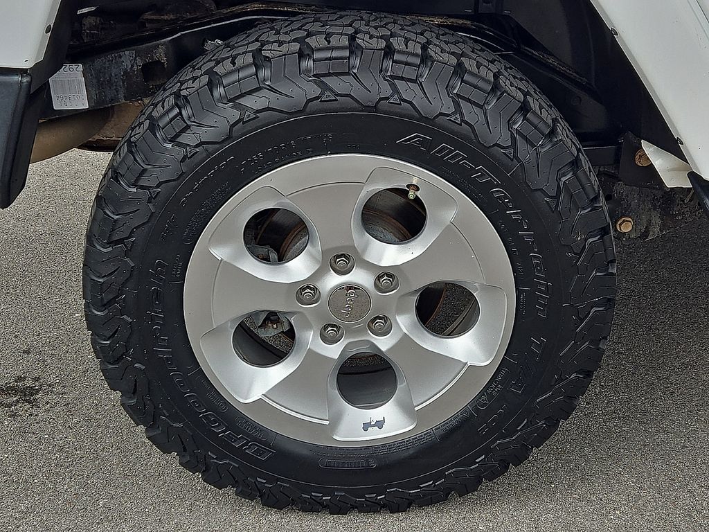 2013 Jeep Wrangler Unlimited Sahara - Photo 7