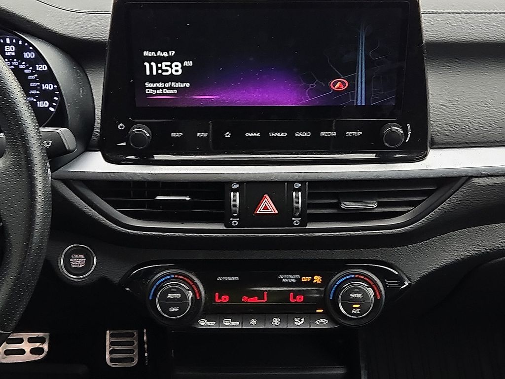2024 Kia Forte GT-Line - Photo 11