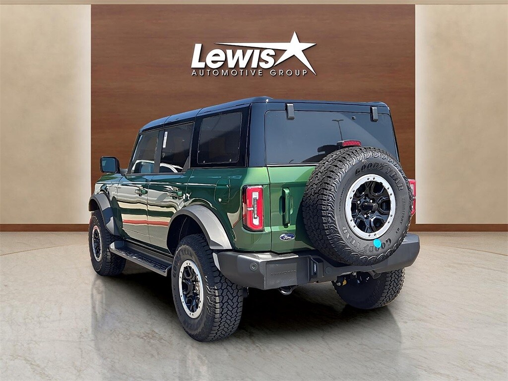 2025 Ford Bronco Outer Banks photo 2