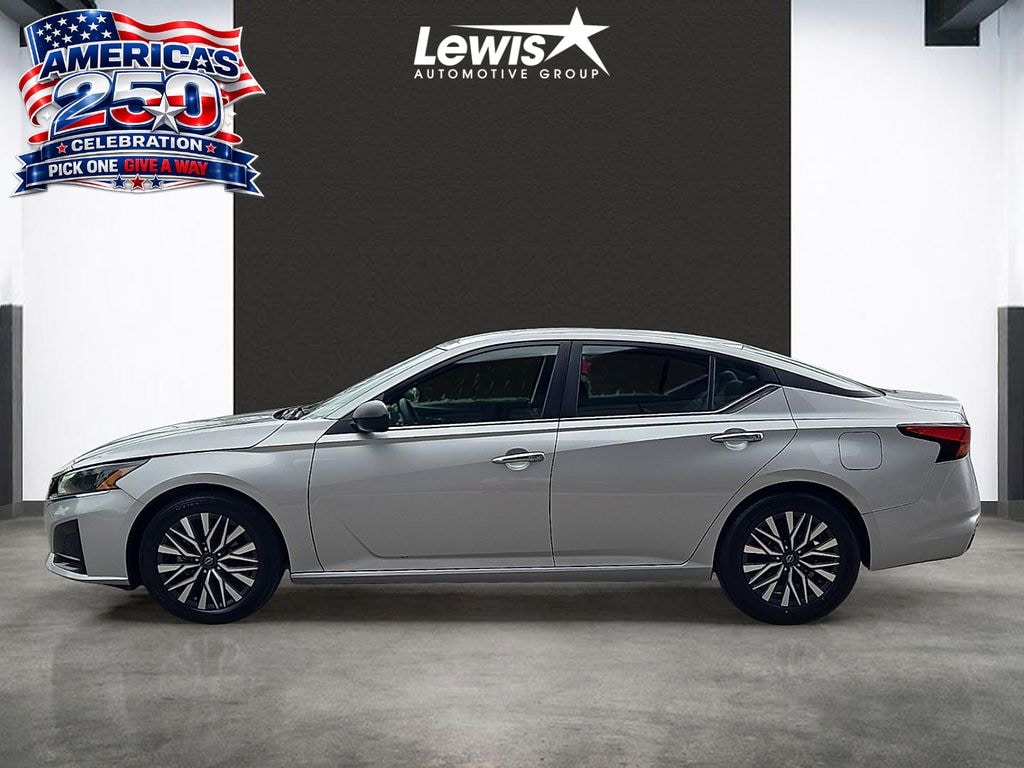 Used 2024 Nissan Altima 2.5 SV Sedan
