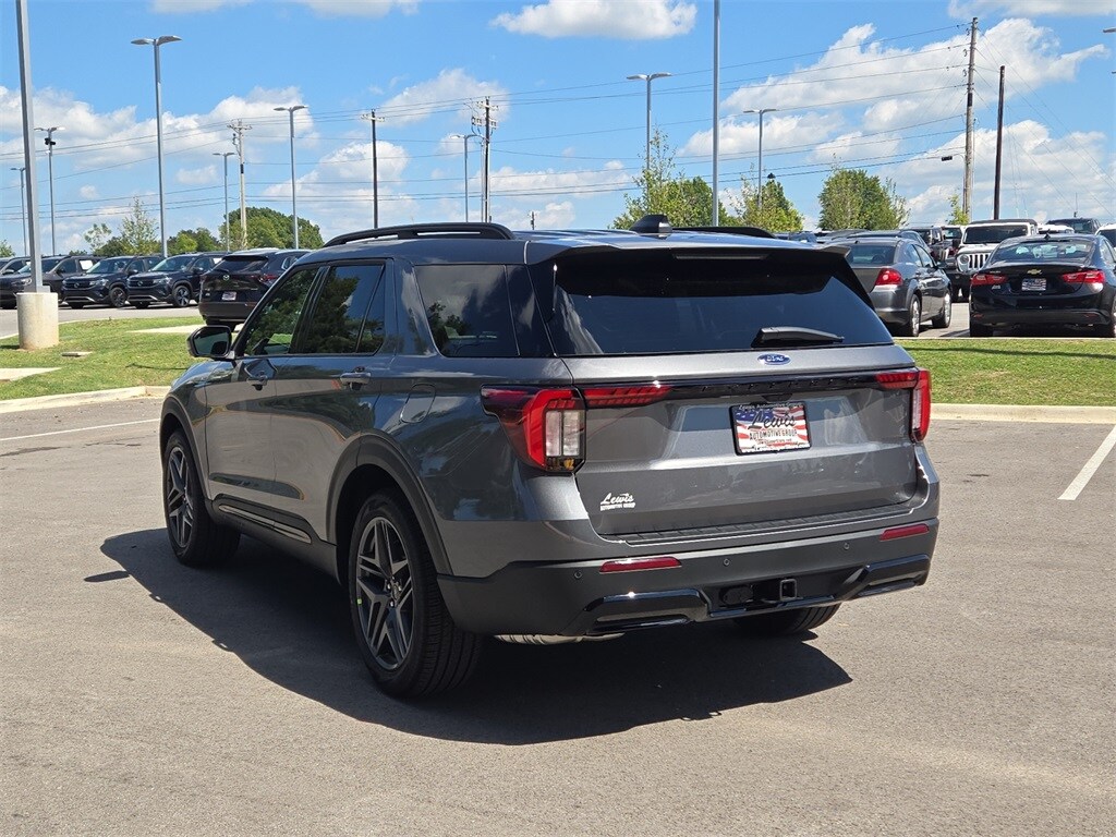 2025 Ford Explorer ST-Line photo 4