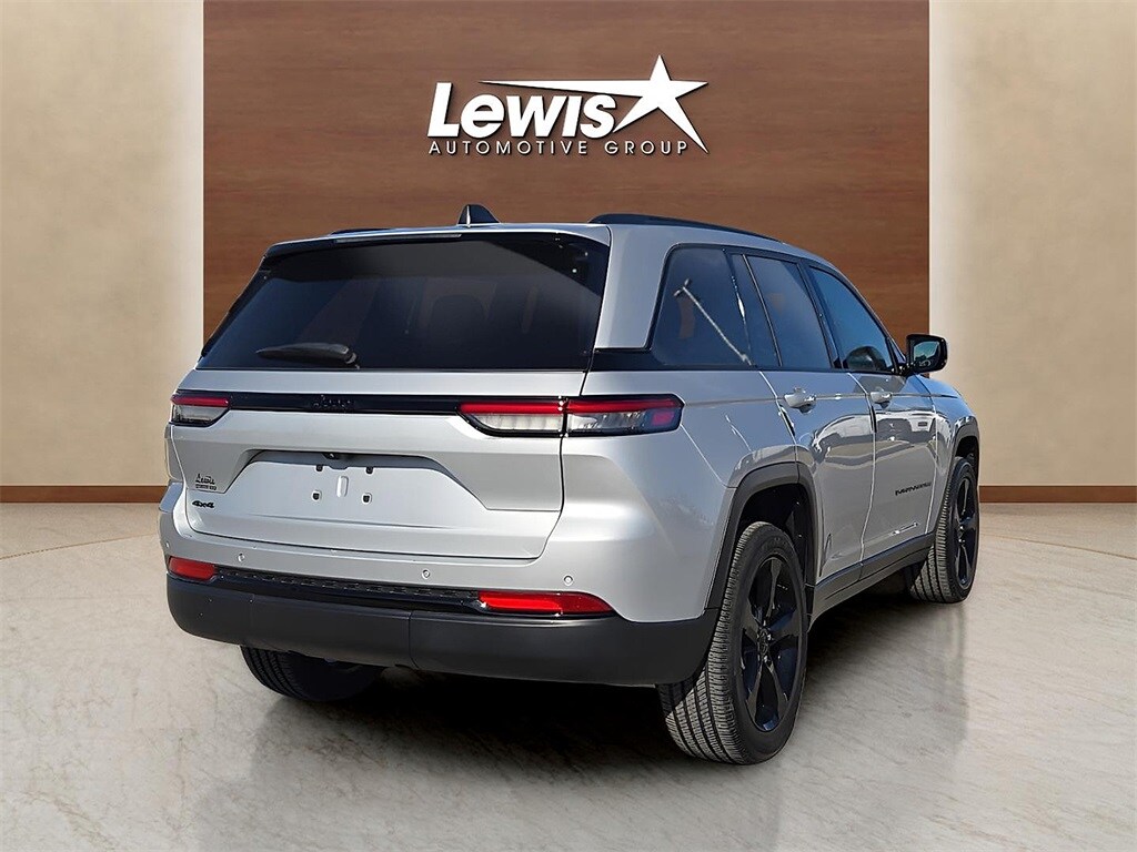 2024 Jeep Grand Cherokee Altitude photo 3