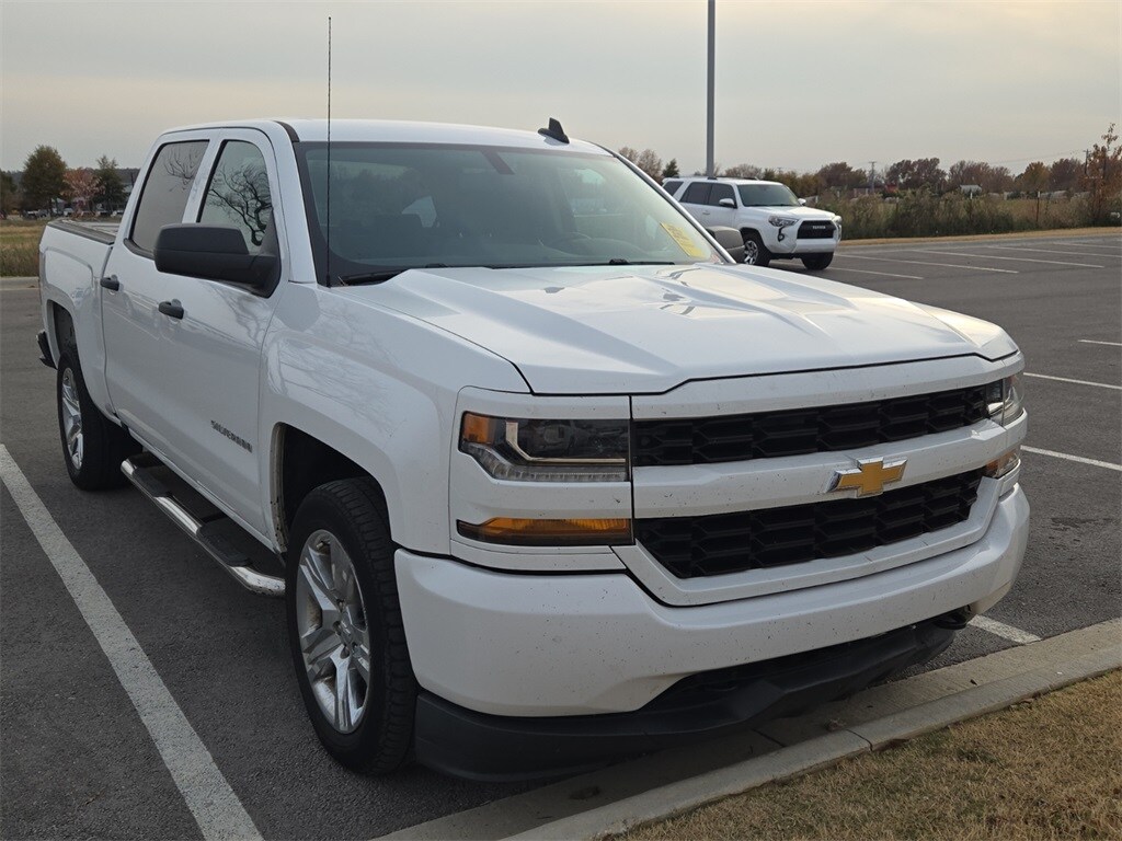 2018 Chevrolet Silverado 1500 Custom photo 4