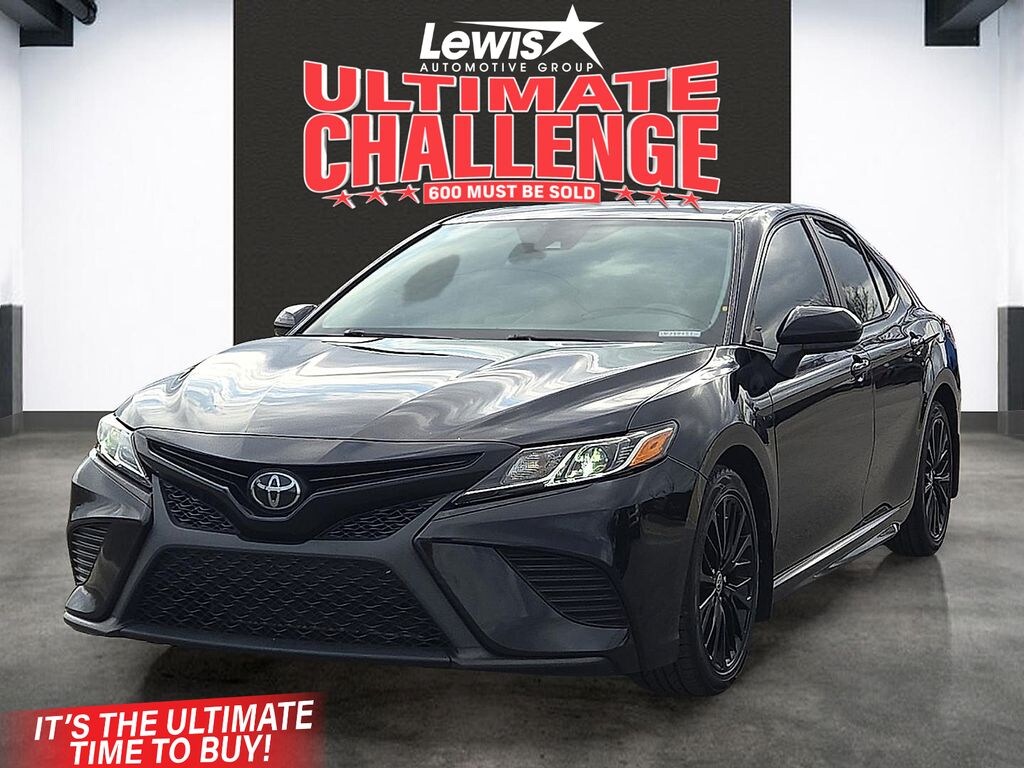 Used 2020 Toyota Camry SE Sedan