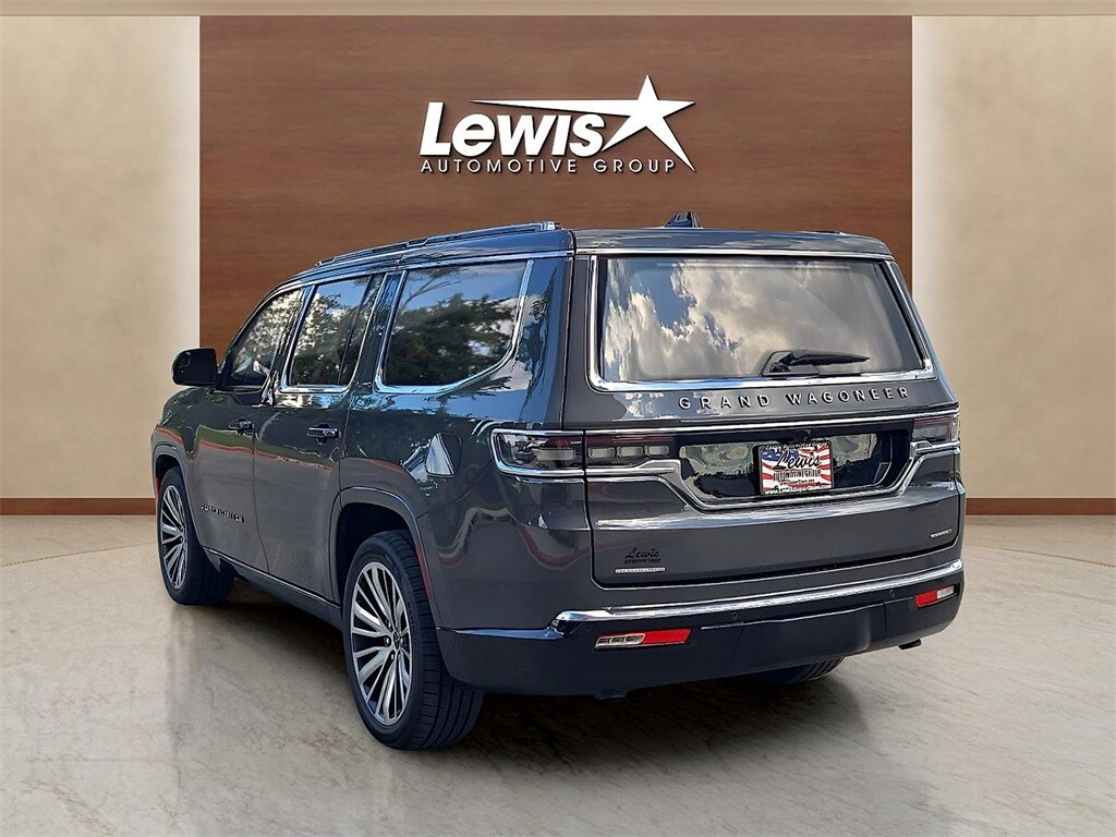 2023 Jeep Grand Wagoneer III photo 3