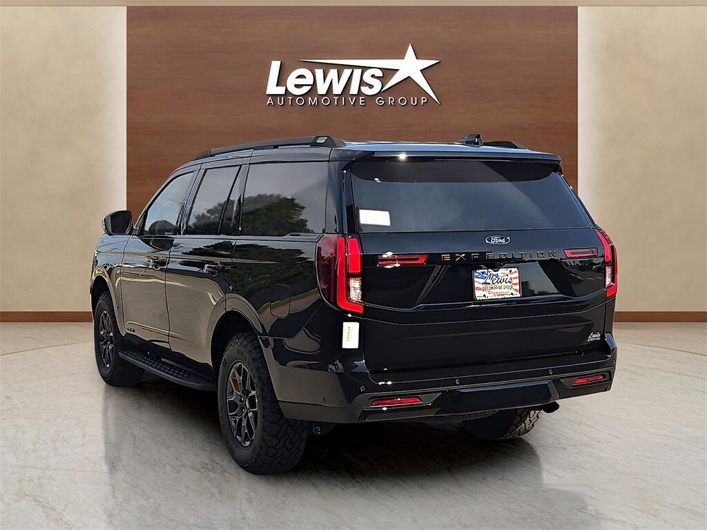 2025 Ford Expedition photo 3